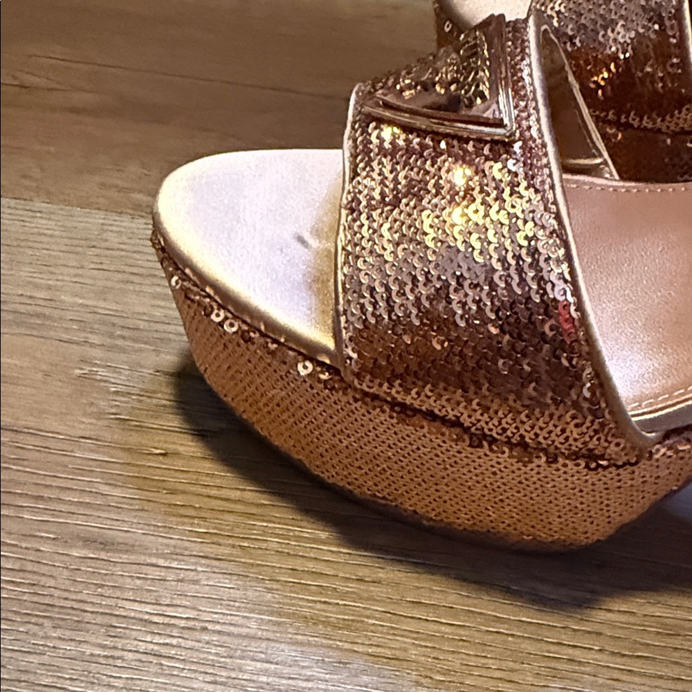 Guess Women's Metallic Rose Heels - Picture 10 of 15